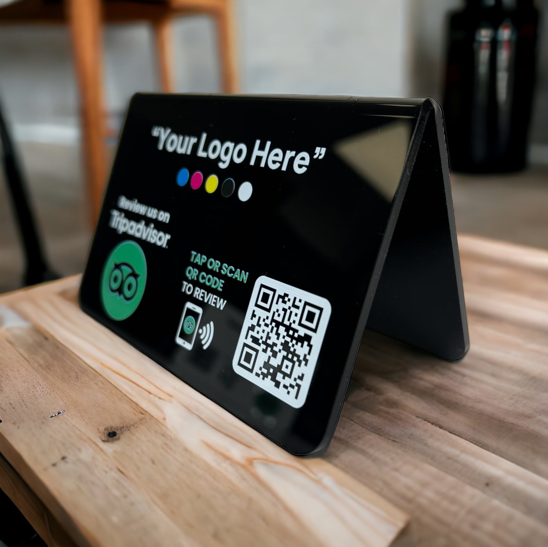 Smart-Tap, Tripadvisor Review Table Talker με NFC/QR Code, V-Shape με το λογότυπό σας. Μαύρο