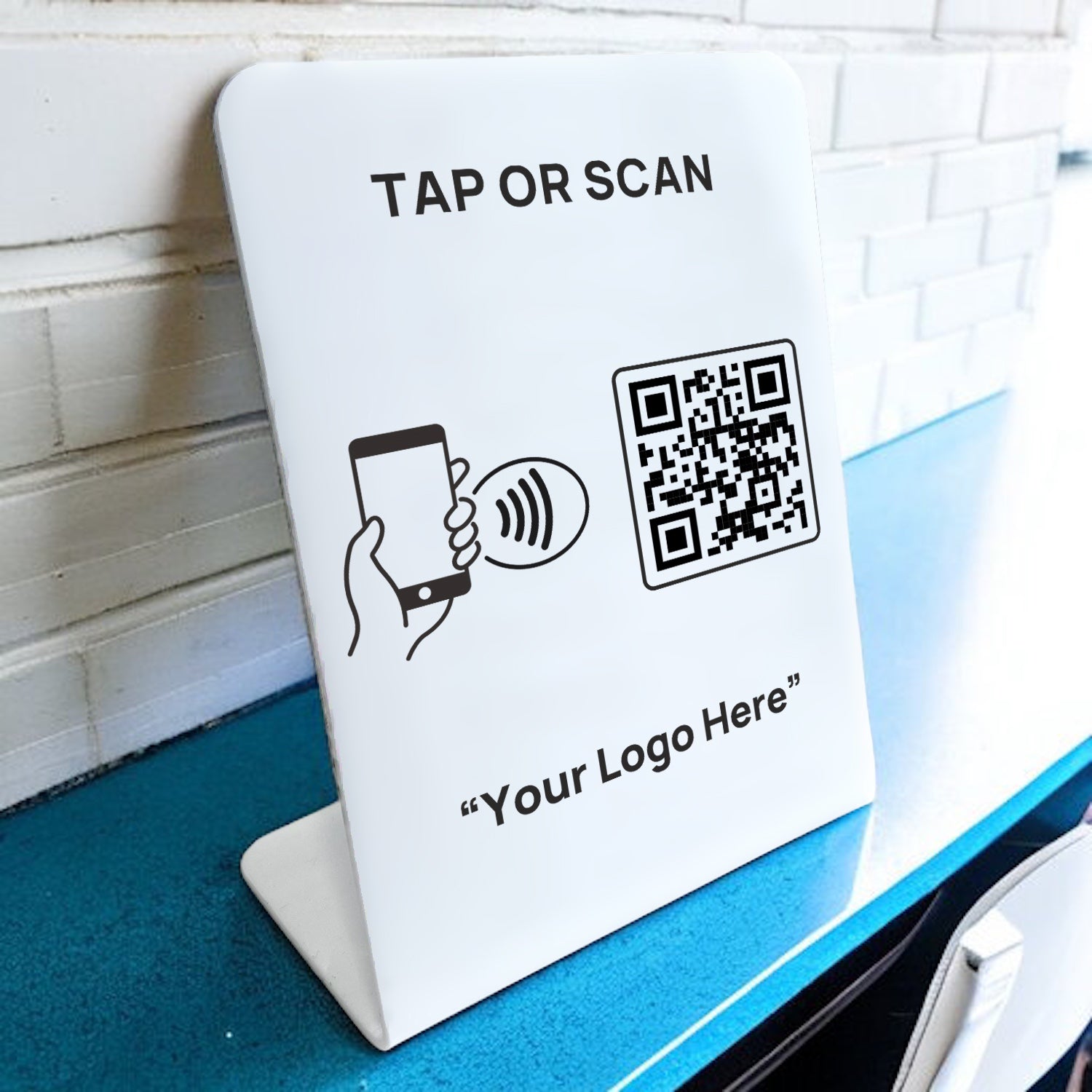 Smart-Tap, Google Review Table Talker L-Shape White με το λογότυπό σας. Μεγάλο με μαύρη εκτύπωση